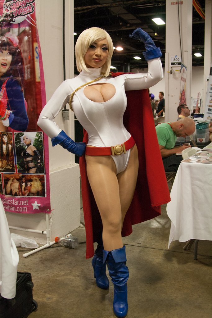 Yaya Han as Power Girl (Boston Comic Con 2013) - Picture by Snarkyman.