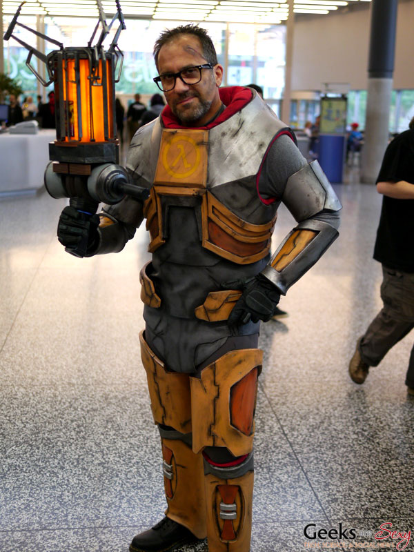 Gordon Freeman (Half-Life) - Montreal Comic Con 2014 - Photo by Geeks are S...